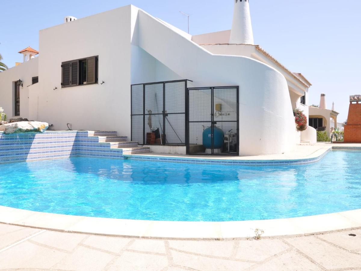 Villa A Lovely 3 Bedroom With Private Pool And Gardens Close To Marina Vilamoura